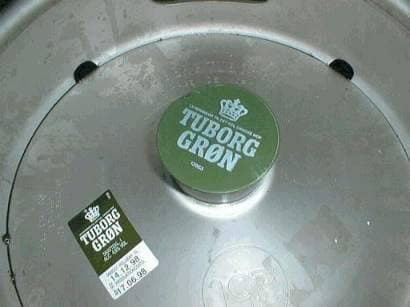 Fustage Grøn Tuborg med tydelig datomærkning
