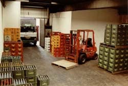 Lager Formervanger m. lastbil og gaffeltruck